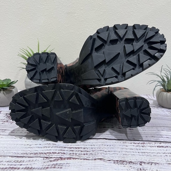 Schutz Animal Print Leopard Patent Leather Bootie with Lug Sole - Picture 5 of 9